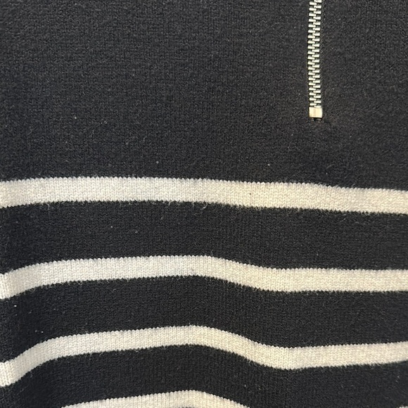 Black and White Striped Women's Sweater-Size Medium - Picture 3 of 8
